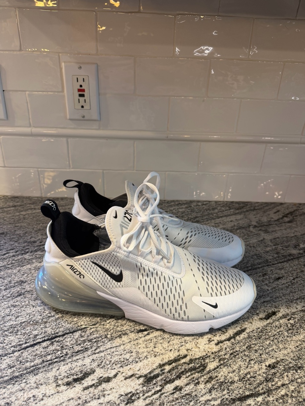 Mens Nike Air Max 270 AH8050-100 Size 11.5